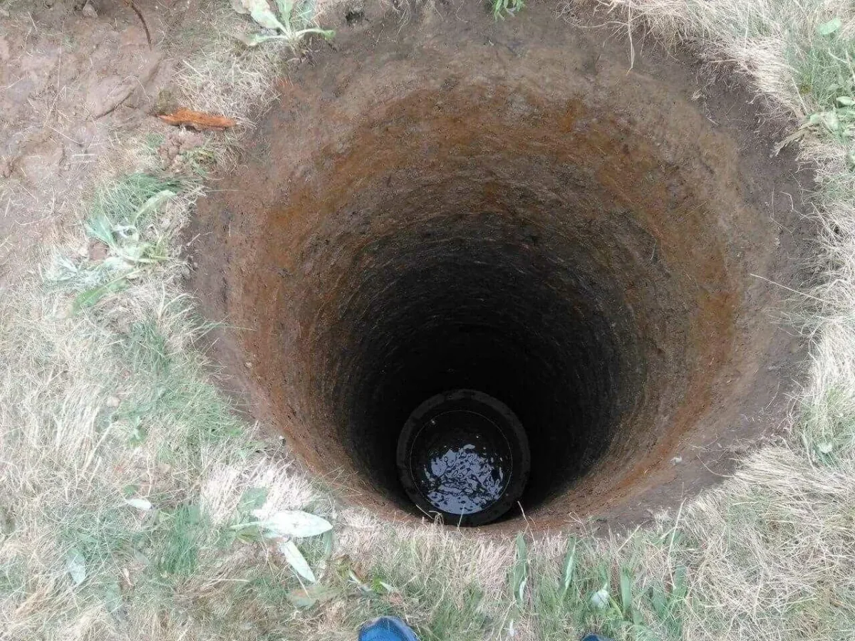 Начало ручной копки шахты